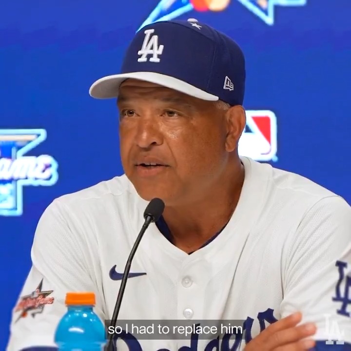 We asked Doc to throw in two random words during a press conference at the #AllStarGame. He delivered. 😂