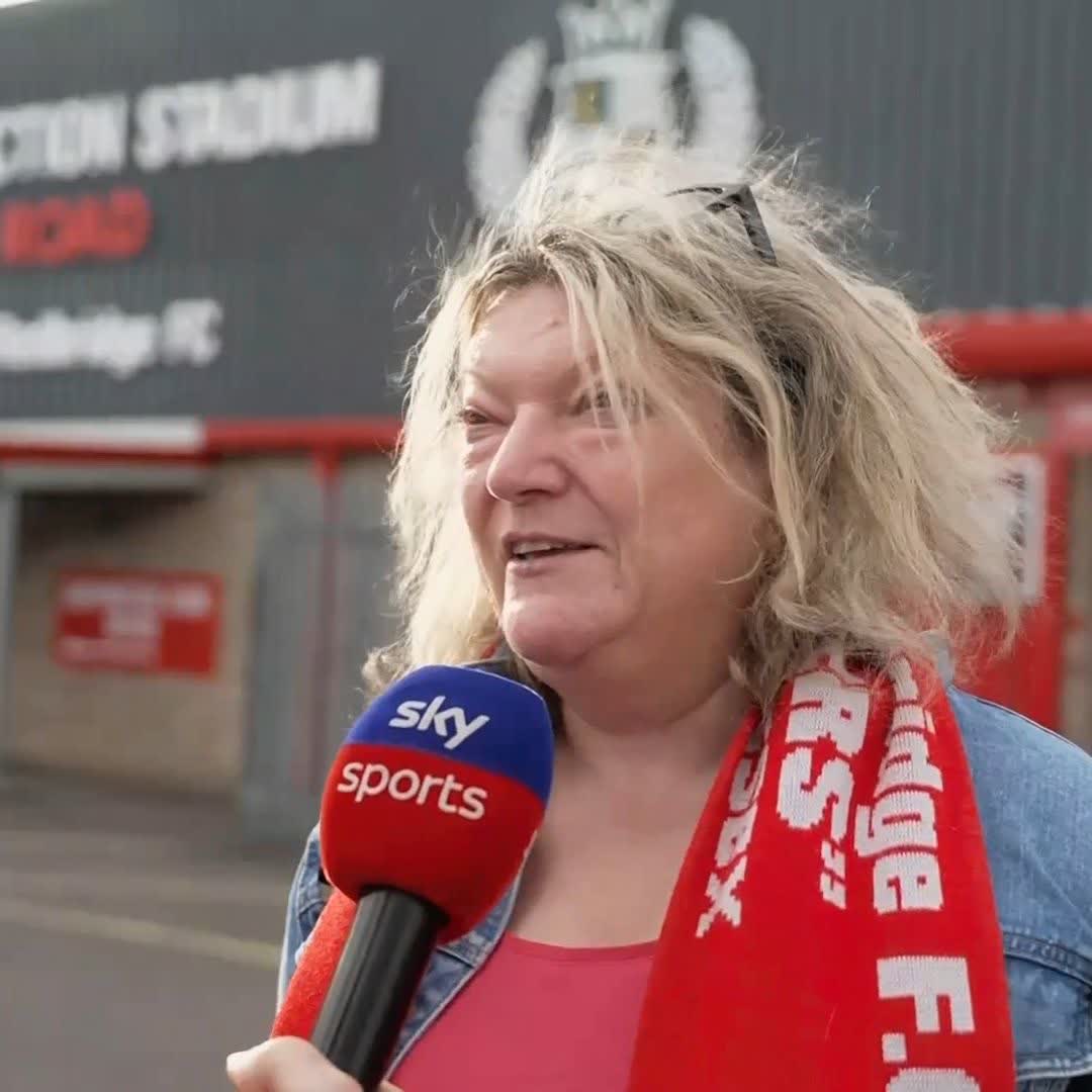 "It's totally unbelievable" 🤩 Dagenham & Redbridge fans react to the signing of Andy Carroll.