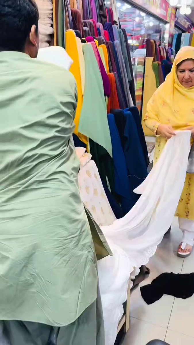 پاکستانی قوم کیلئے یہ ویڈیو کافی ہے 🚨 کیا زرداری کی وہ چور بہن یا مریم نواز کو آپ نے کبھی اتنی سادگی میں دیکھا ہے !! اگر اس خاندان کو ہم نے کھو دیا تو پاکستان تاریکیوں میں ہمیشہ کیلیے چلا جائے گا 📢