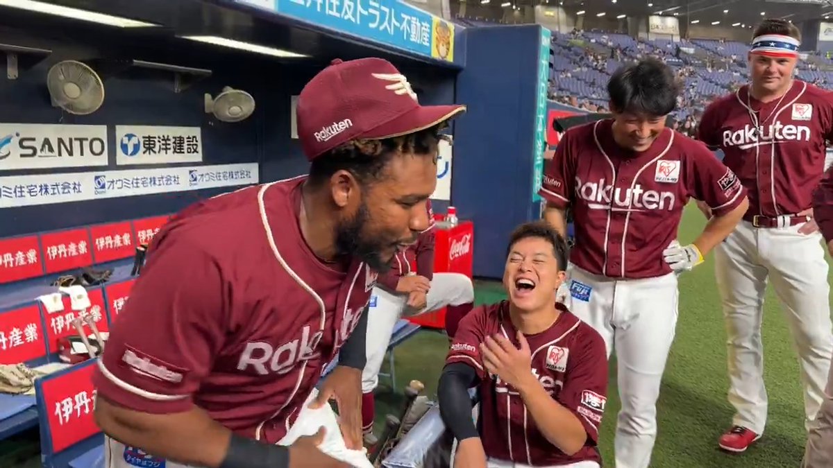 今日の円陣も、マイキー📣 「今日勝とう！頑張っていきましょう！」 日本語のレパートリーを使い果たし？ ほぼ昨日と一緒の内容でややクレームがありましたが、盛り上がりました！ #マイケル・フランコ #RakutenEagles #キ！