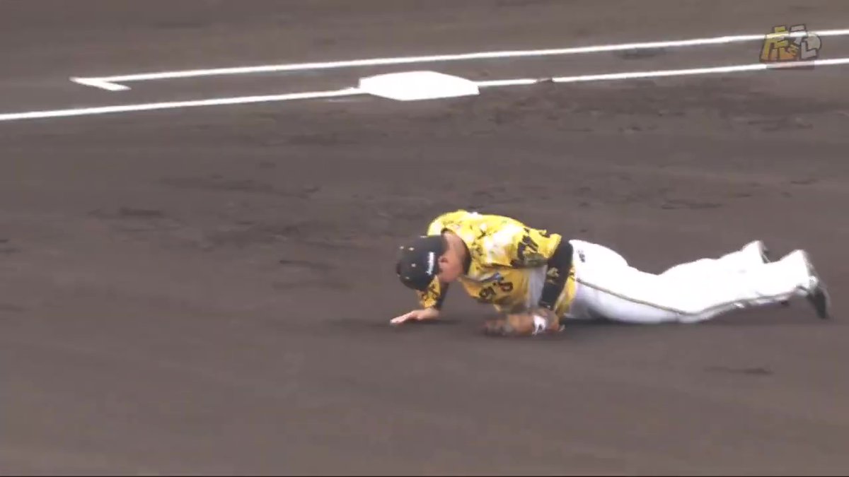1回表、大山選手が1・2塁間へのライナーを見事ダイビングキャッチ！ #hanshin #虎テレ #阪神タイガース #鼓動を鳴らせ_虎道を進め