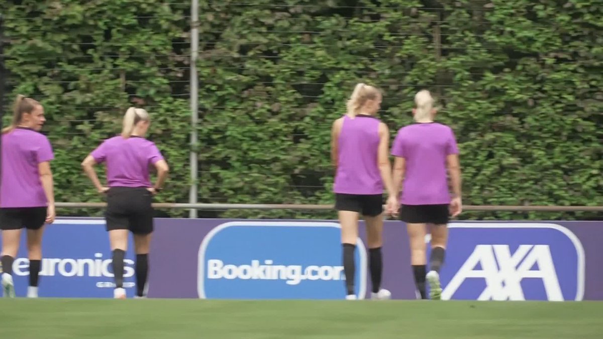 England midfielder Jess Park is absent from training today due to a migraine with every other player present ahead of tomorrow's game against Sweden 🚨