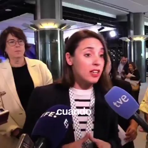 Los ultras no dijeron nada cuando 7 empresarios se libraron de la cárcel por pagar por sexo a menores en Murcia, ni cuando unos turistas alemanes apalizaron a un taxista en Mallorca. Esto no es un problema de seguridad, es un problema de TERRORISMO RACISTA. 🎥 Irene Montero