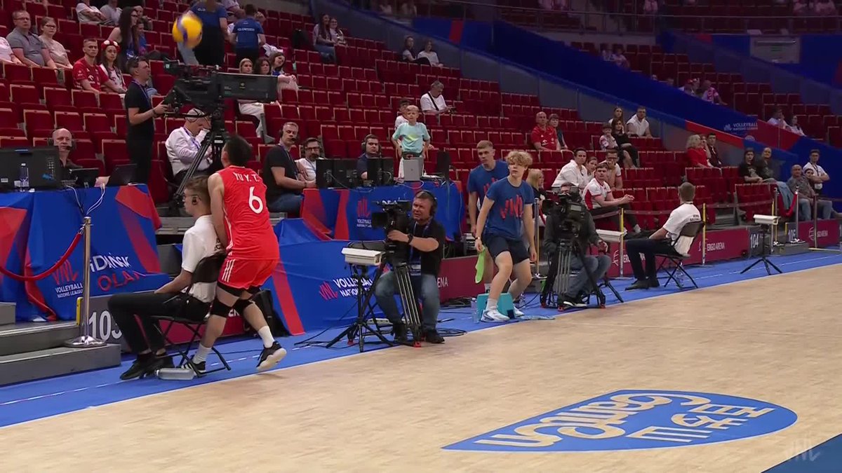 Oops! 🫢 🇨🇳 🆚 🇫🇷 📺 Watch it LIVE on VBTV: 🏐 #BePartOfTheGame #Volleyball