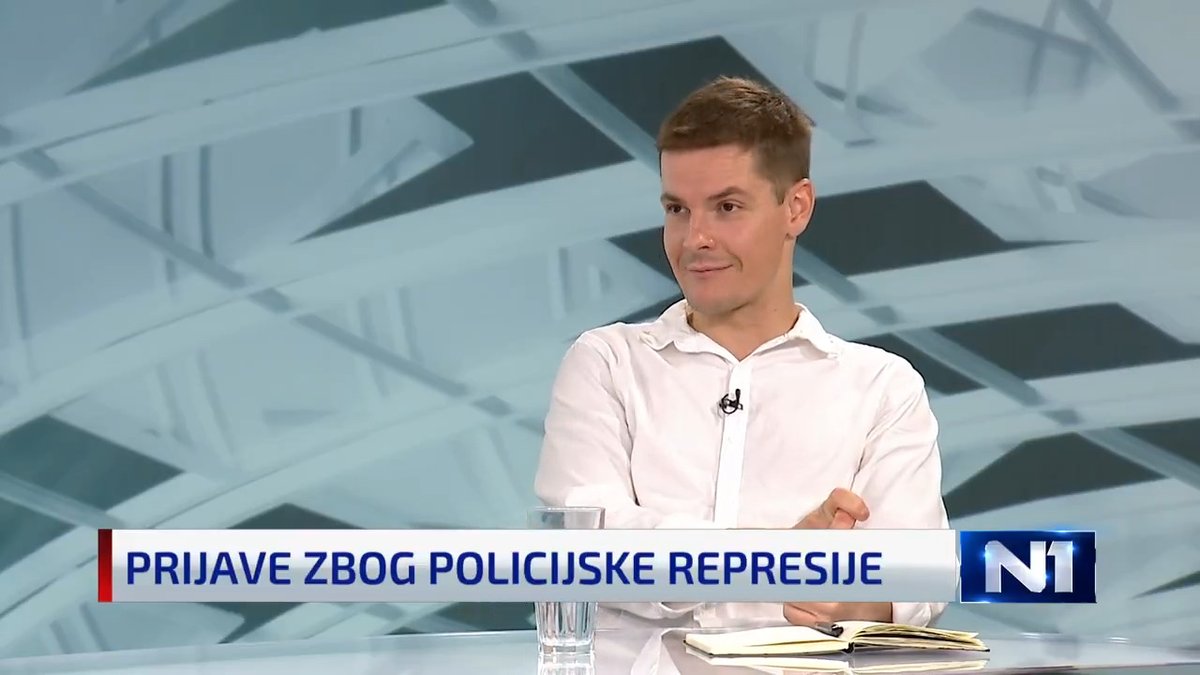 Vladica Ilić iz BCHR - Beogradski centar za ljudska prava izjavio je da je odlukom da pomiluje aktiviste SNS koji su napali studente i jednoj devojci dislocirali vilicu, Aleksandar Vučić prekršio Ustav i Evropsku konvenciju o ljudskim pravima. „Ne možete koristiti pomilovanje, a da za to ne postoji nijedan razlog“, naglasio je Ilić gostujući u #StudioLive sa Tatjana Aleksic