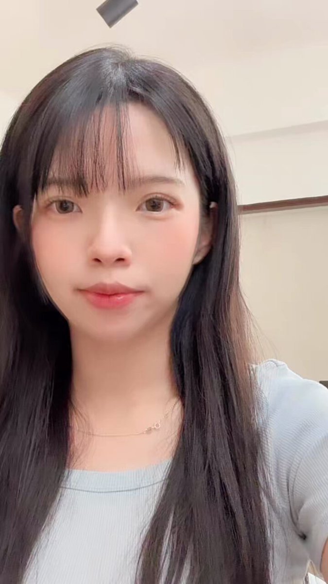 D26 女生一定懂 不知道怎麼自拍的時候就錄影再截圖