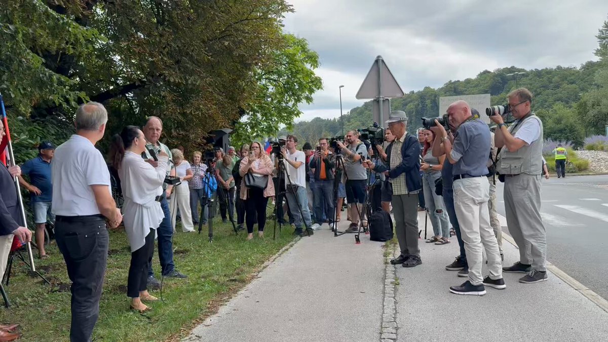 Protestiramo v podporo kmetom in drugim, ki v tej državi zaradi nesposobne vlade in koalicije niso več varni. Anja Bah Žibert vse povedala 👏🏻👏🏻👏🏻