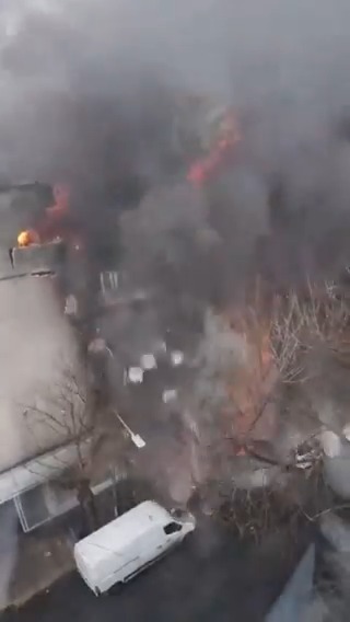"La Plata": Por el incendio y derrumbe de un depósito de electrodomésticos en esa ciudad