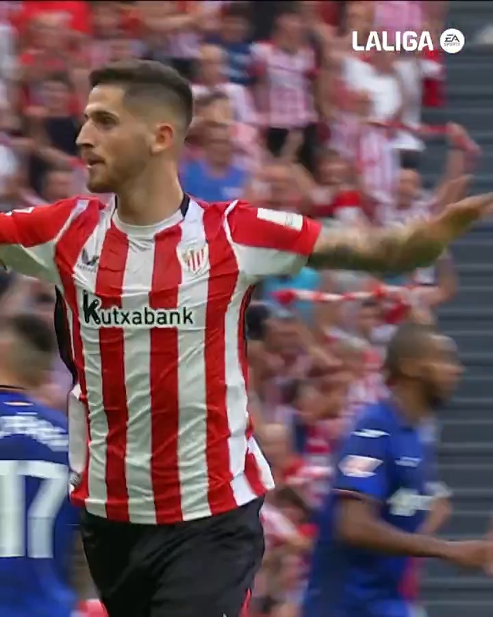اللاعب يجمع ما بين لاعب الوسط المتقدم و المهاجم الثاني رائع في التمركز بمناطق التهديف و يقدر يعوض المهاجم في حال الغياب قوي بدنيًا و قريب من بروفايل سافيتش كثير اللاعب غالي لكن كإحتياج مهم جدًا بعض من اهداف اويهين سانسيت الموسم اللي راح 🇪🇸