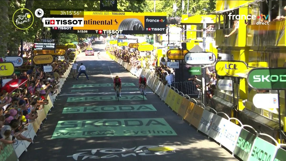 🚴 #TDF2025 | La VICTOIRE pour Jonas ABRAHAMSEN, qui s'impose au sprint final devant Mauro Schmid et Mathieu Van der Poel. 👊💥 📺 Le direct :