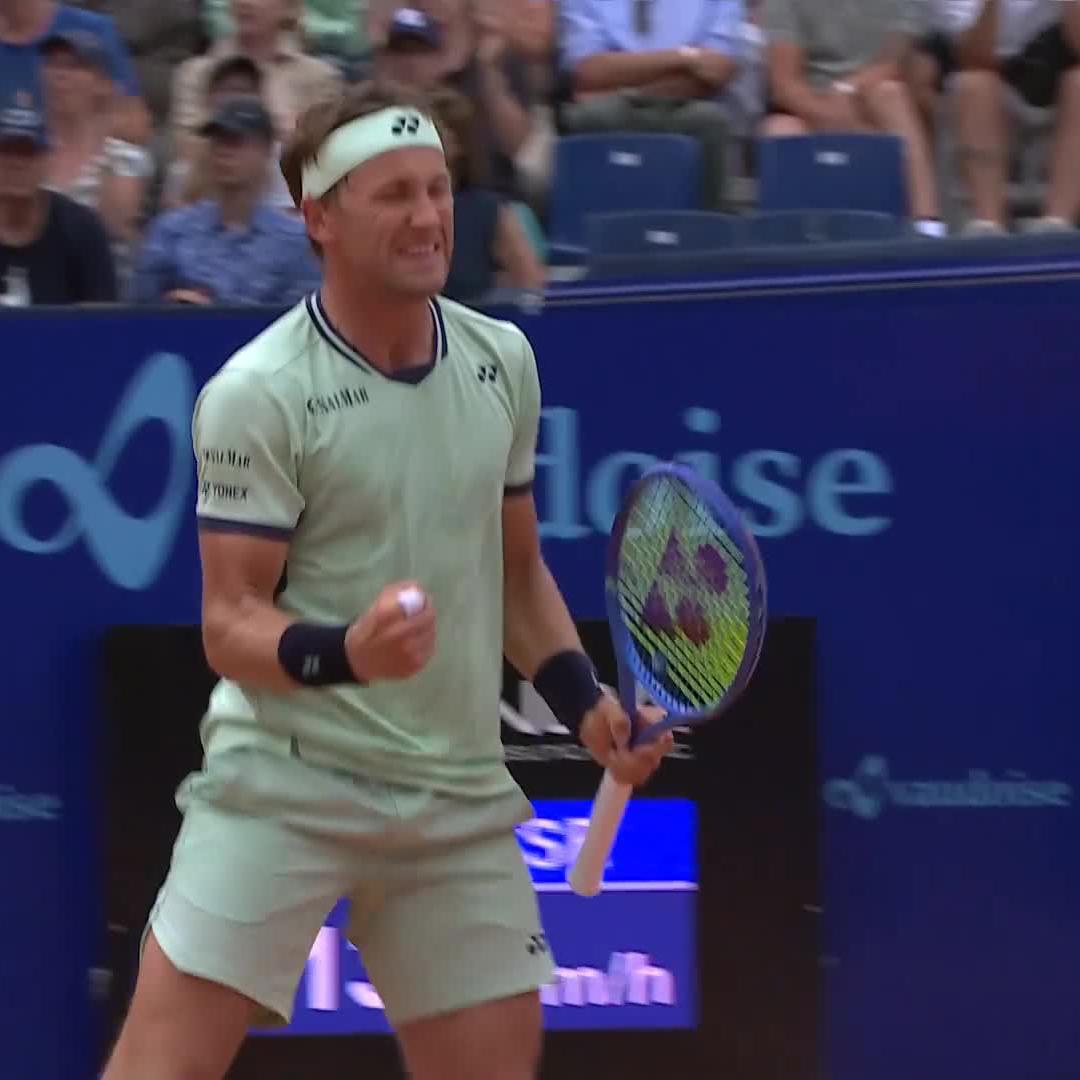 Smooth Sailing 🙌 Top seed Casper Ruud continues his perfect streak in Gstaad with a 7-5 7-6 win over Stricker! EFG Swiss Open Gstaad