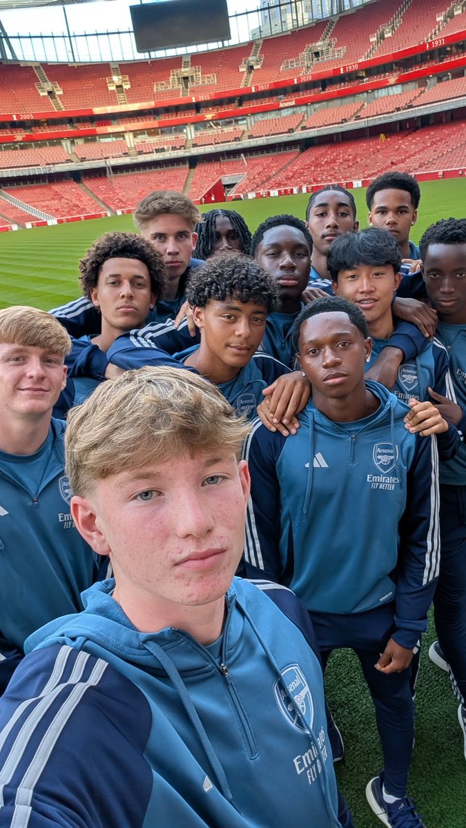 A special night at Emirates Stadium for our new scholars ✨