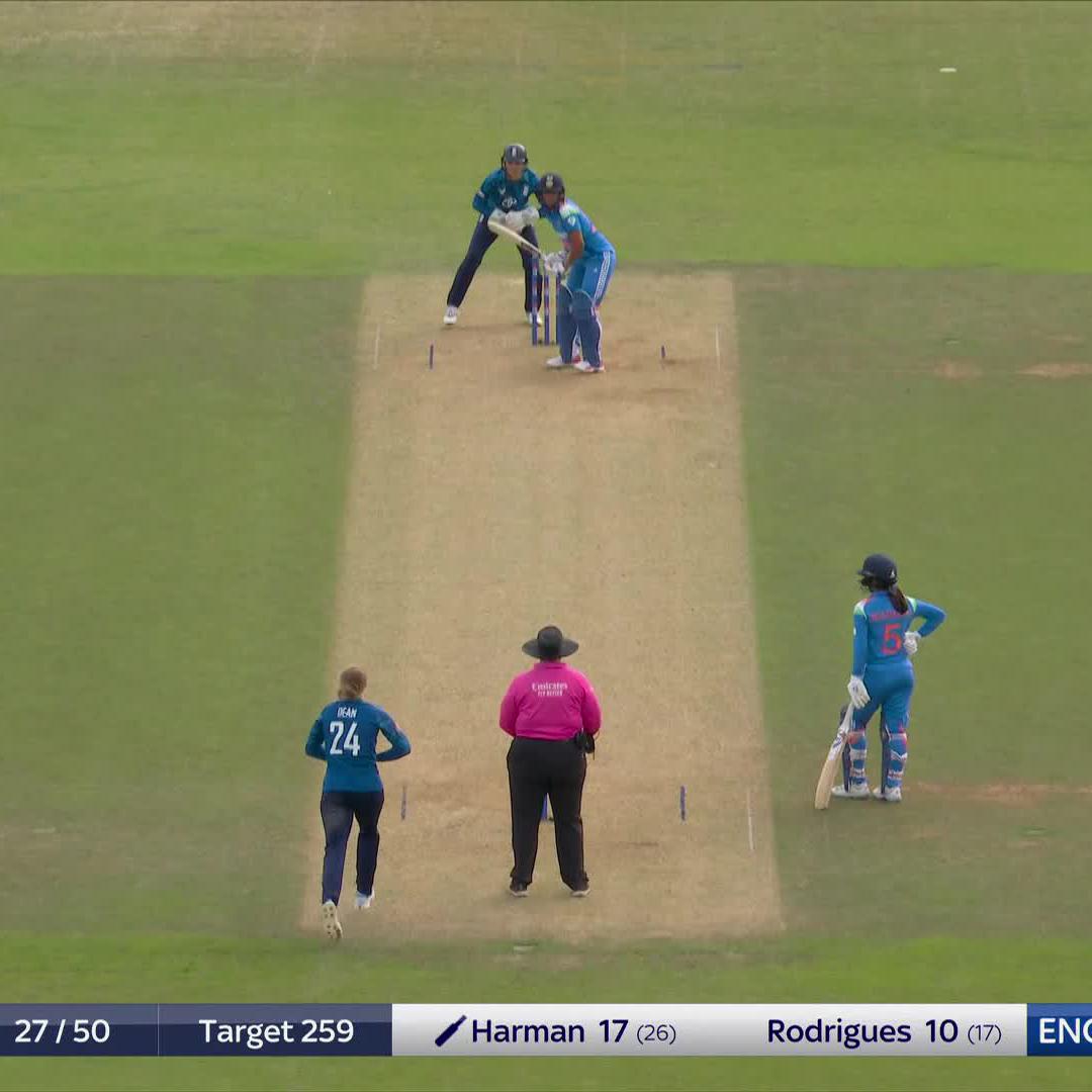 BIG wicket! ☝ Charlie Dean strikes! 💪 The India captain goes ❌