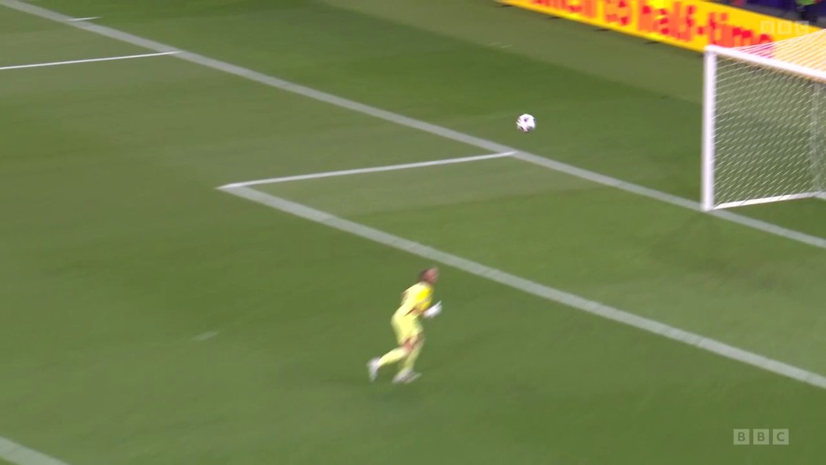 Italy lead! 🇮🇹 Captain Cristiana Girelli gets a vital touch to flick the ball into the bottom corner 👌 #WEuro2025