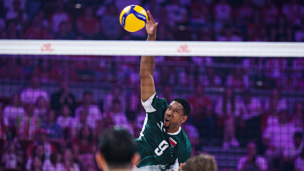 #VNL2025: LEON IS BACK! 🇵🇱🔥 Wilfredo León made his debut in Poland’s thrilling 3–2 win over Iran 🇮🇷 in Gdańsk 🇵🇱 — and made the difference: 14 pts (9 attacks, 5 aces)! 💪👏 📺 Watch the match on VBTV: 🏐 #BePartOfTheGame #Volleyball #Siatkówka