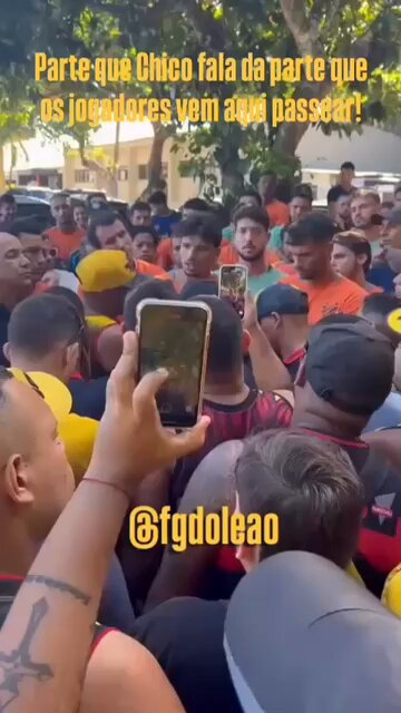 Se não existia racha no elenco, hoje foi a origem. A atitude de Chico não é de respeito ao Sport e aos torcedores. É uma atitude tacanha de tirar o seu da reta e buscar promoção pessoal em cima dos companheiros. Em um clube sério, seria afastado.