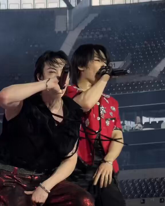 this video of bang chan... OH MY GOD
