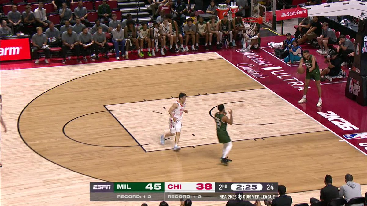 Yuki pressures the ball, gets the steal & score, and immediately plays full-court defense again 🔋 Yuki Kawamura / 河村勇輝 | #SeeRed