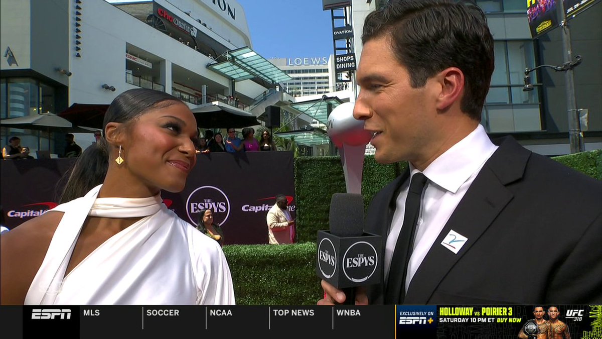 Track superstar Gabby Thomas catches up with Will Reeve at her very first ESPYS 🤩 Watch the 2025 ESPYS at 8 ET on ABC/ESPN+ 🍿