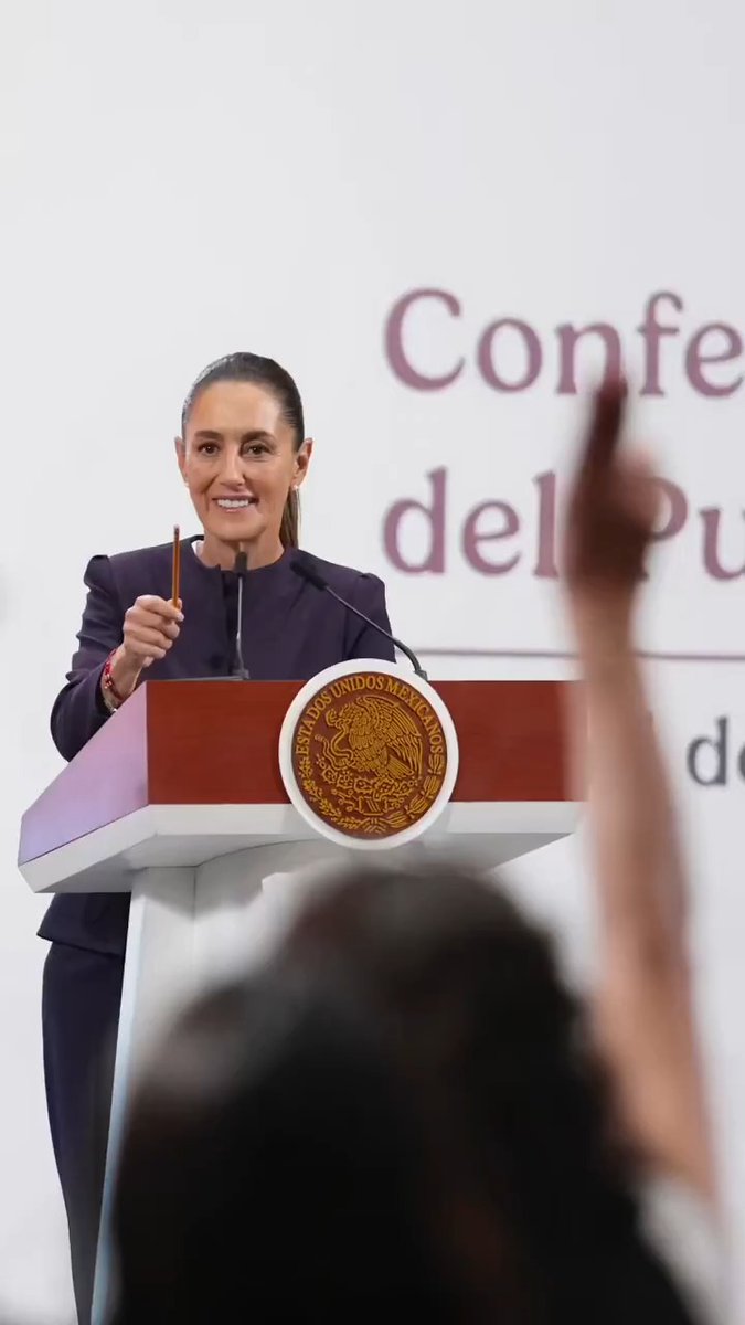 Hoy hablamos del Tren Maya y de las empresas a cargo de la Secretaría de la Defensa Nacional, que construye obras estratégicas en beneficio del pueblo. El Estado mexicano demuestra que lo público funciona y es rentable.