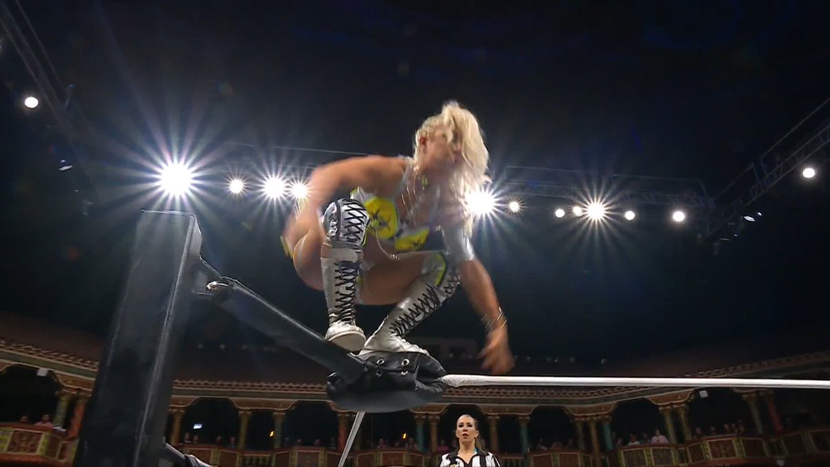 HUGE CROSS BODY TO THE OUTSIDE FROM @TOXIC_THEKLA! Watch #AEWDynamite LIVE on TBS &amp; HBO Max