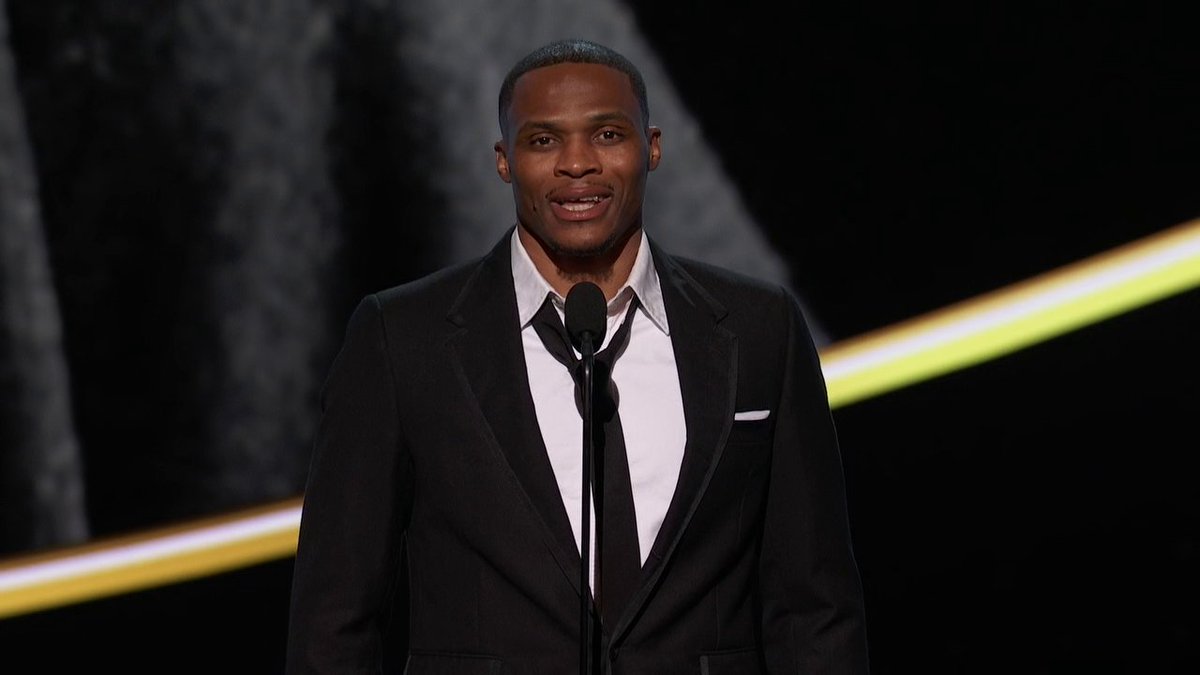 Russell Westbrook presents Oscar Robertson with the Arthur Ashe Award for Courage 👏