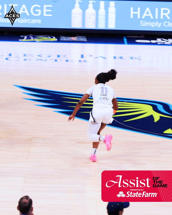 This Jackie Young to A'ja Wilson bucket HAD to be the Assist of the Game because PHEWWW! 😮‍💨 Presented by State Farm // #ALLINLV