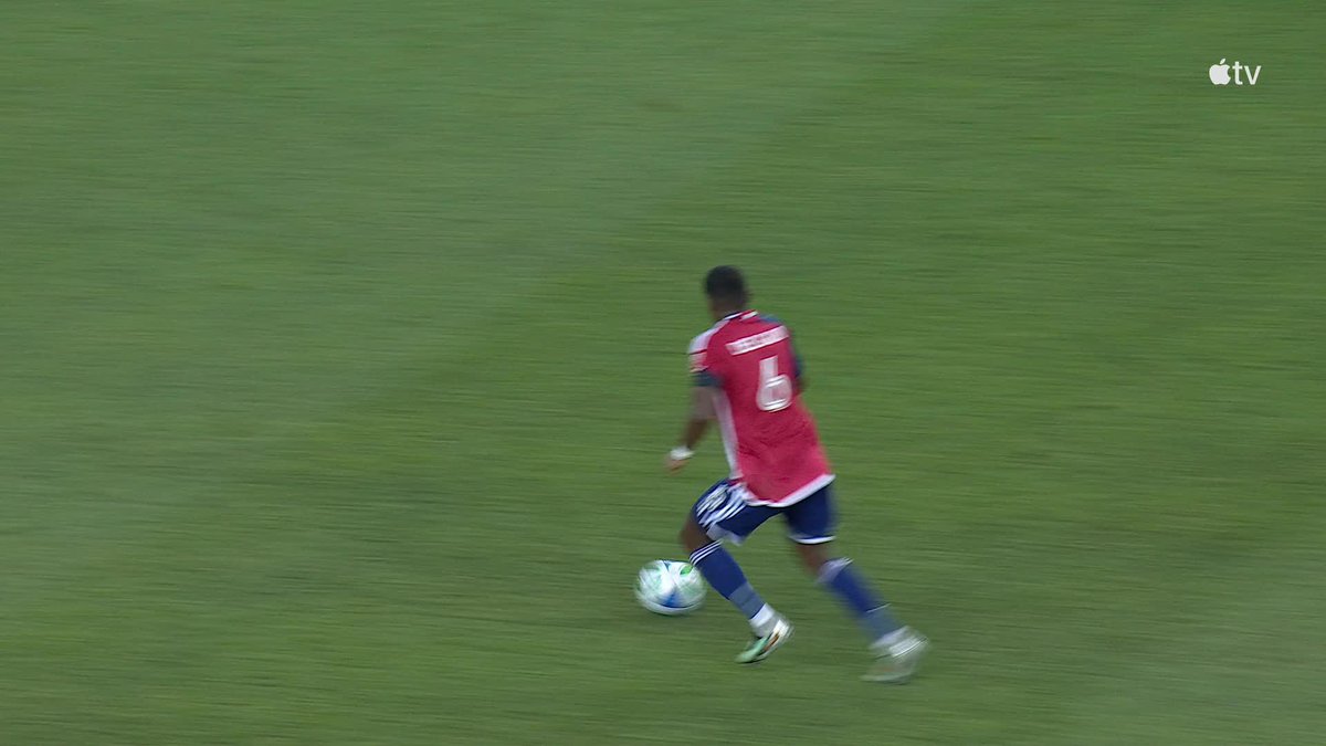 THE MOOSE IS LOOSE ๐ซ Petar Musa levels it right before half.