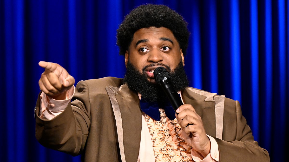 .MANDAL wants to get everyone together to be racist towards AI robots 😭 #FallonTonight #StandUp