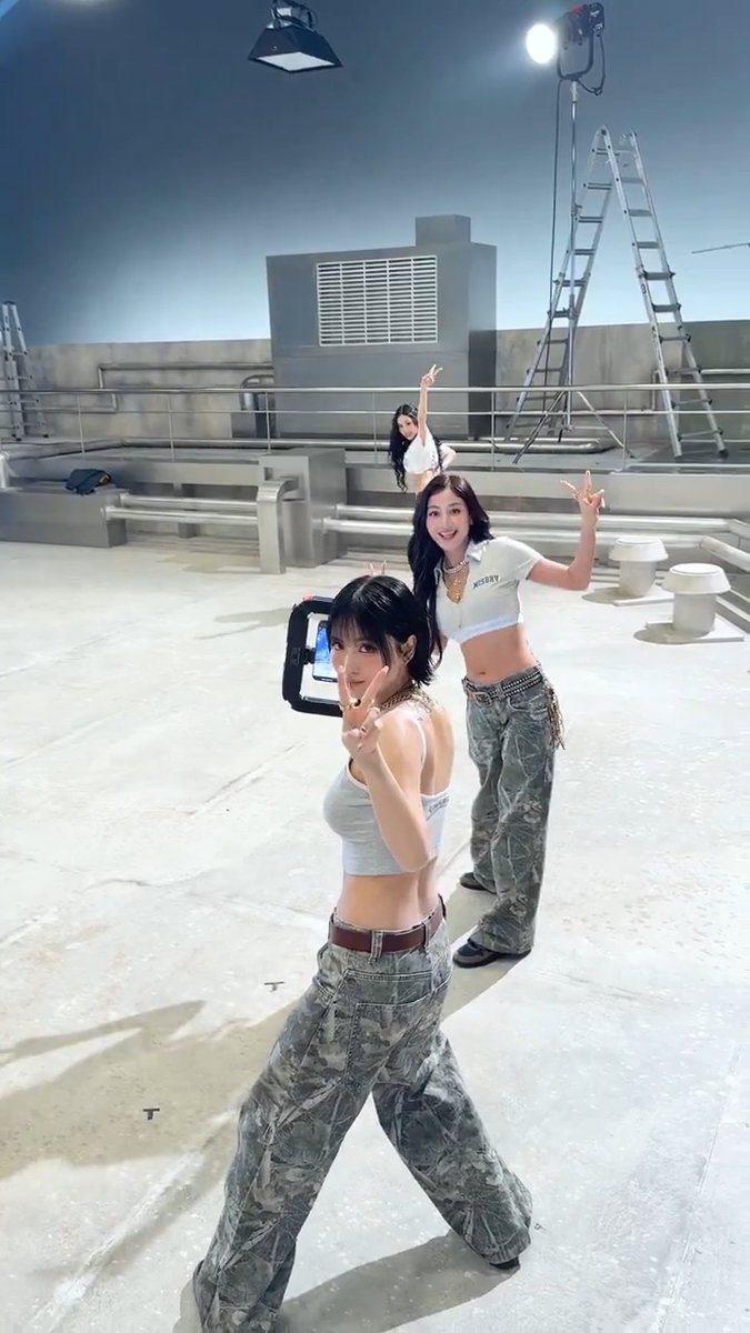 POV: #CHAEYOUNG ’s dancing on #JIHYO ’s palm, directed by #MOMO ✋🎬 4️⃣ Listen [THIS IS FOR] 4️⃣ #TWICE #트와이스 #THISISFOR #모모 #지효 #채영