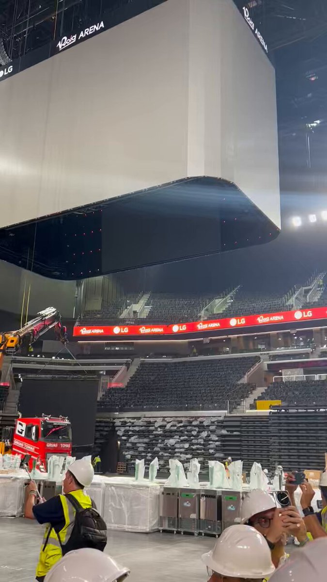 🏟️ He tenido la suerte de poder visitar el Roig Arena. Juan Roig ha hecho para Valencia Basket Club el mejor arena de Europa. Es de nivel NBA. Es una barbaridad esto, y está en Valencia. Todos los mimbres para, un día, ser campeones de Europa. Sin palabras. Qué placer.