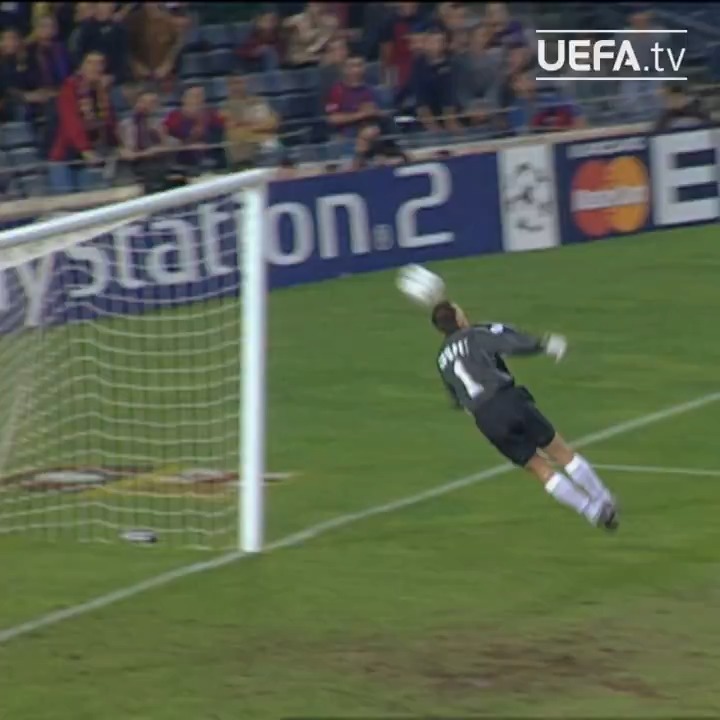 Ce DOUBLE ARRÊT de Grégory Coupet face au FC Barcelone ! 🧤🇫🇷🤯 🎥 (UEFA Champions League)