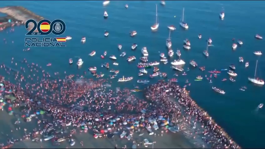 🚁👮♂️🚨 Un centenar de agentes de la Policía Nacional Nacional de nuestras unidades de Seguridad Ciudadana y Medios Aéreos participaron ayer en un dispositivo con motivo de las fiestas de la Virgen del Carmen en la provincia de #Málaga