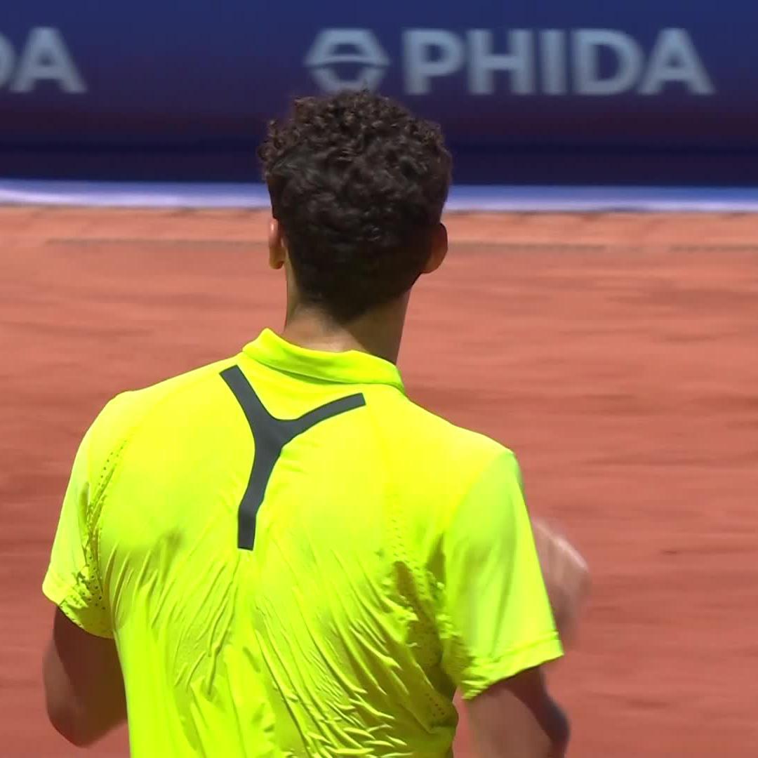 The rain doesn't stop the Argentine 👏 Cerundolo wins a two-day match against Goffin 5-7 6-4 6-1 to book his spot in the last 8! EFG Swiss Open Gstaad