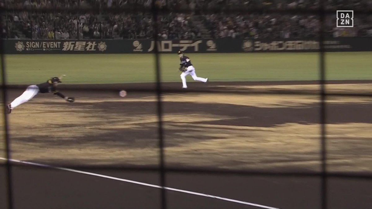 試合再開に感謝のようなプレー! 1時間越えの試合中断後に 野村勇 最高のファインプレー! 球場も熱狂に包まれる! ⚾プロ野球 (2025/7/17) 🆚ロッテ×ソフトバンク 📱live on DAZN #オレを見ろ #sbhawks