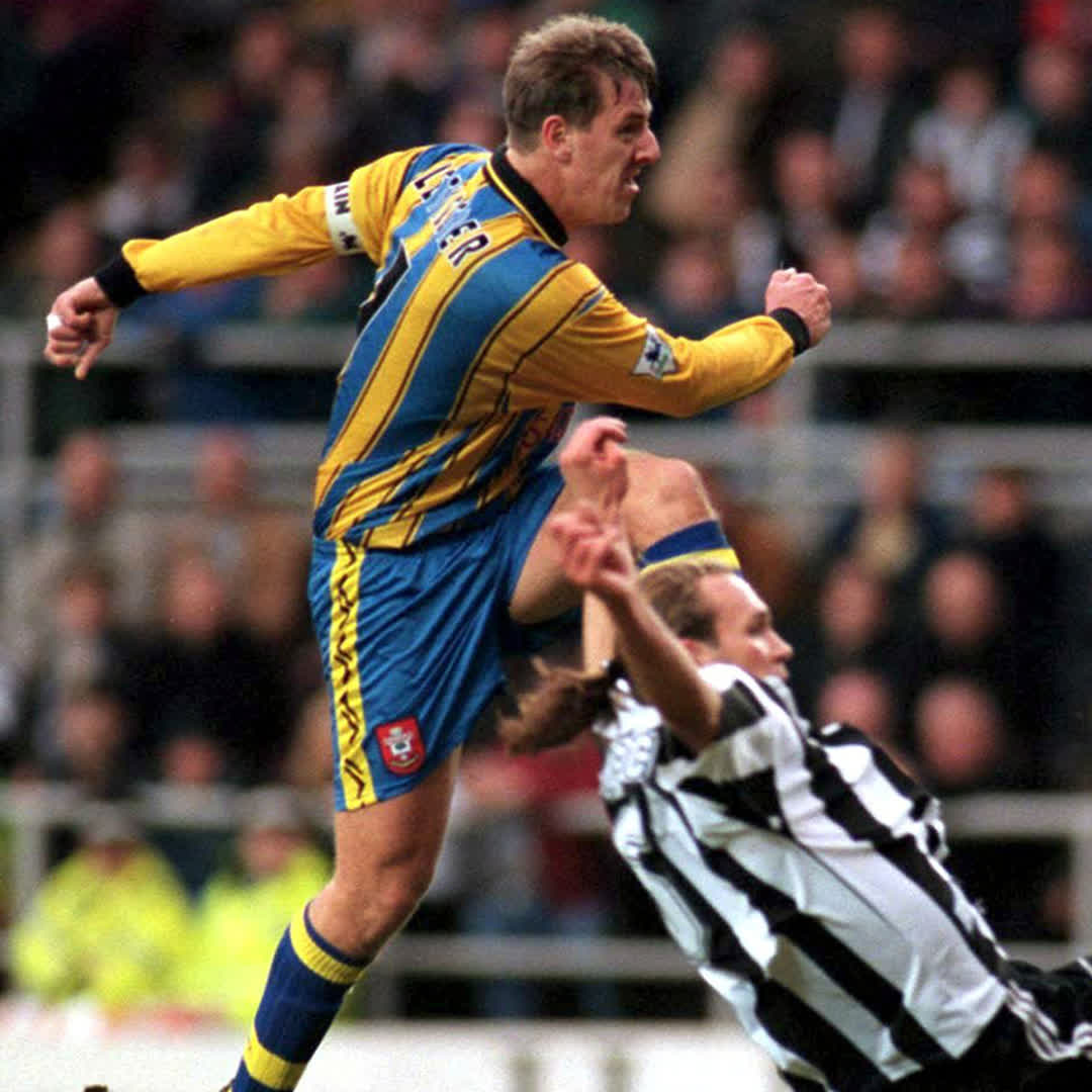 This kit 🤝 This goal a '90s BANGER 😍