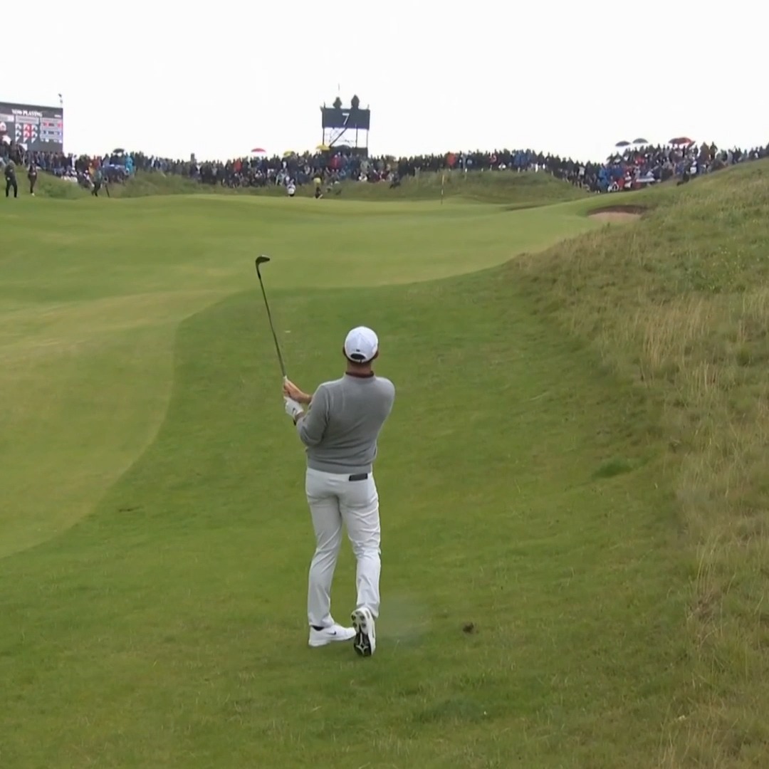 Rory McIlroy gets the home fans roaring. 🔥 📺 USA Network | The Open