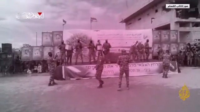 كتائب القسام تبث تسجيلا وجهته إلى الجنود الإسرائيليين الذين يقاتلون في قطاع #غزة، بعنوان "إلى جندي الاحتلال النازي في غزة.. أسير أفضل من قتيل" #حرب_غزة #الأخبار
