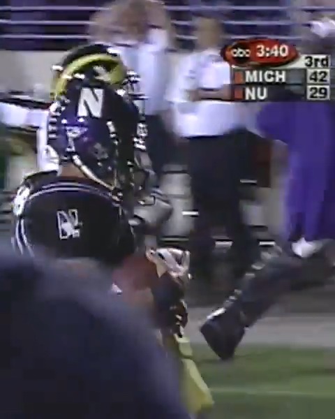 HBD, Damien Anderson! 🥳 Here's the former star RB's highlights from the Northwestern Football's memorable 2000 comeback win vs. Michigan. #TBT x #B1GFootball