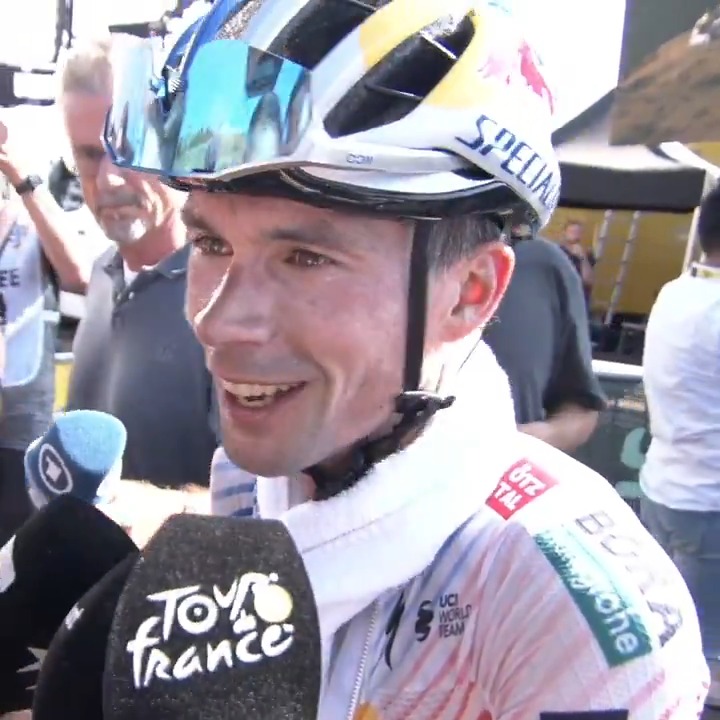 Primoz Roglic happy to see Florian Lipowitz riding well and says he's wearing low socks to work on his tan line. 😂 #TDF2025