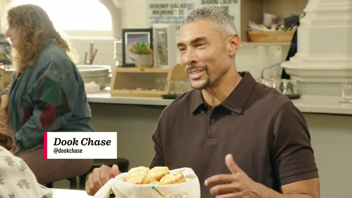 Tonight on #FamilyRecipeShowdown it's all about biscuits! Octavia Spencer and Dook Chase break down what makes a perfect one: crispy, fluffy and full of a whole lot of love. Which team will bake biscuits worthy of $10,000? 👀 Don’t miss the back-to-back series premiere tonight at 9|8c!