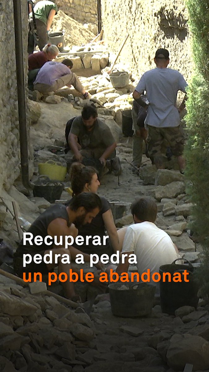 “He de fer que aquest poble es recuperi!” És el somni del Ramon, que fa més de 40 anys que hi va posant pedres els caps de setmana. No és l'únic. Gràcies a voluntaris i subvencions, el petit nucli del Meüll, al Pallars Jussà, torna a la vida a poc a poc