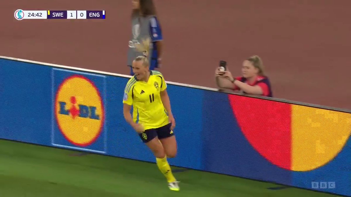It's two. Stina Blackstenius doubles Sweden's lead and England have a mountain to climb. #BBCFootball #WEuro2025