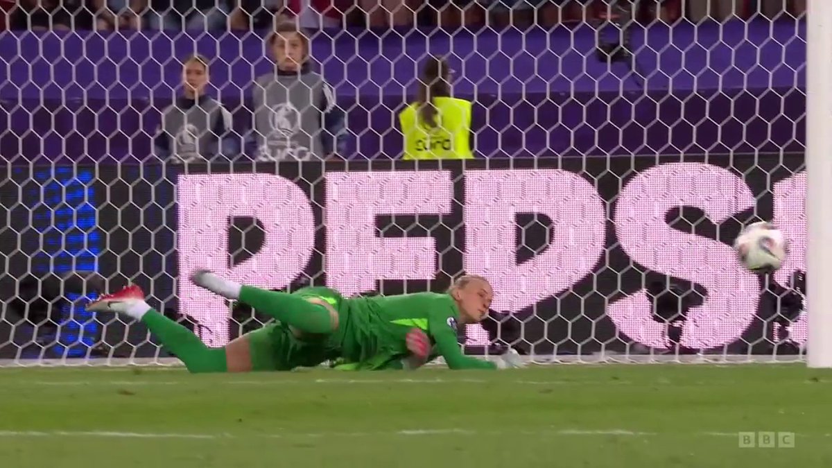 Advantage England! 🧤 Hannah Hampton saves from Filippa Angeldahl after Alessia Russo had put England 1-0 up in the penalty shootout. #BBCFootball #WEuro2025