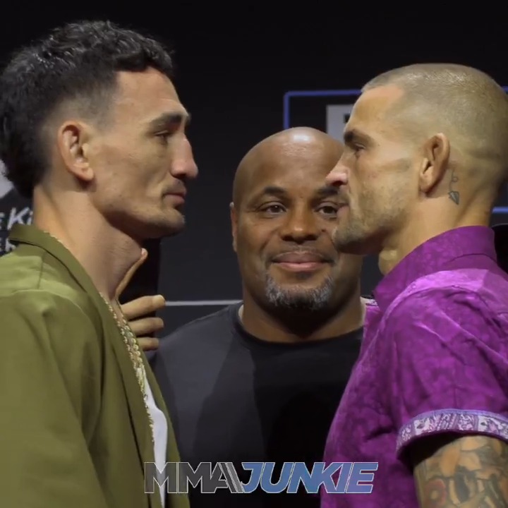 Max Holloway and Dustin Poirier face off after the #UFC318 press conference, with Daniel Cormier hosting it in Dana White's place.