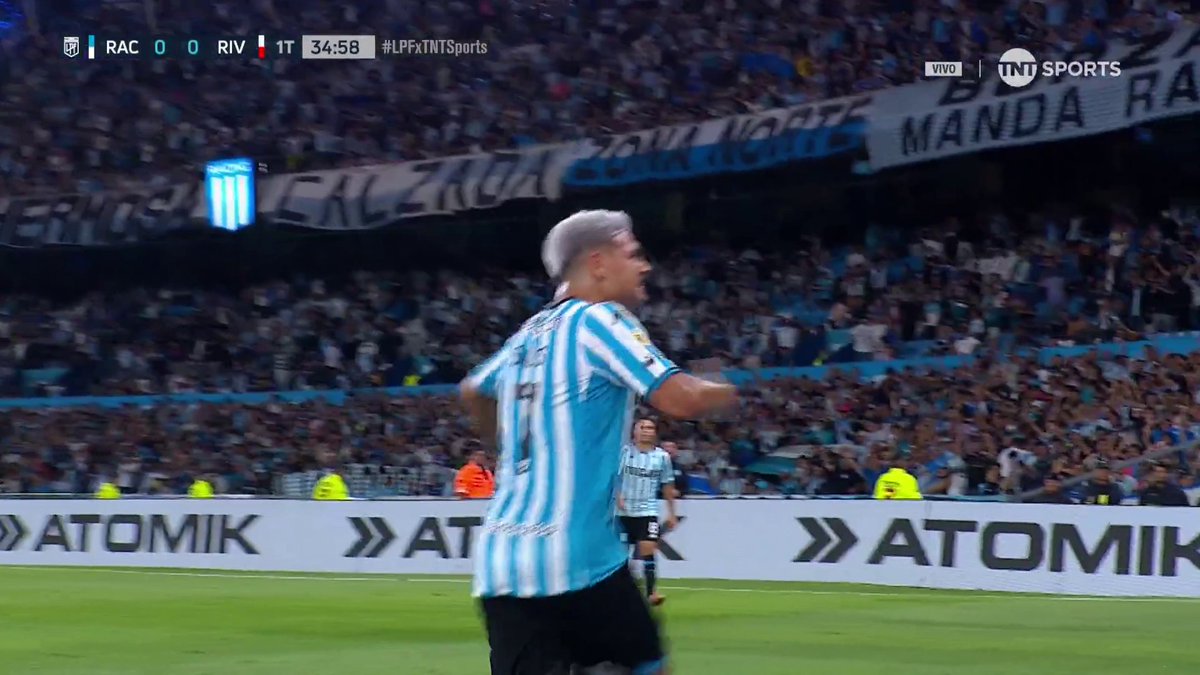 Juan Fernando Quintero y Maximiliano Salas volverán a ser compañeros cuando coincidan en River ⬜️🟥⬜️. La única vez que congeniaron en un gol fue en Racing con centro del colombiano y cabezazo del delantero ¿Contra quién? El Millonario.