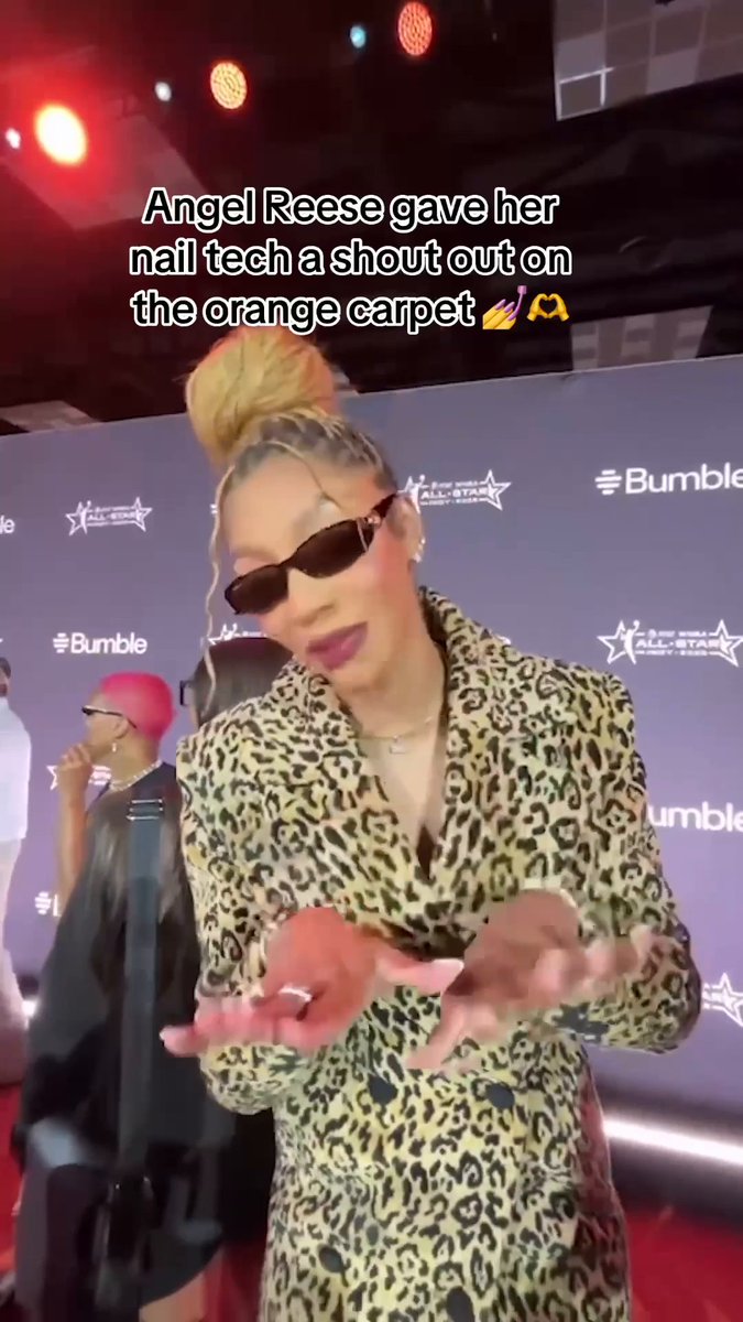 Angel had to show off the nails on the orange carpet 🔥💅