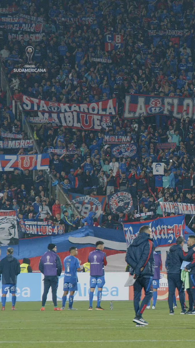 🤝🇨🇱🤩 Hinchas y jugadores de Universidad de Chile en pleno festejo... 🏆 CONMEBOL #Sudamericana | #LaGranConquista