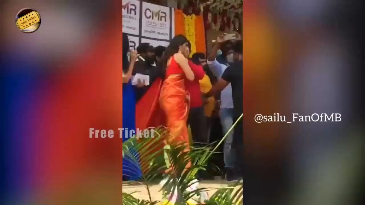 World Fandom varaku endhuku Nidhhi Agerwal 🌟 Panchami papa MAA AMALAPURAM Mahesh Babu Fandom Chalu😅 When you came to open the Amp CMR shopping mall. You seem to have forgotten what happened.🤣 JaiBabu✊️ #SSMB29 Action Reaction