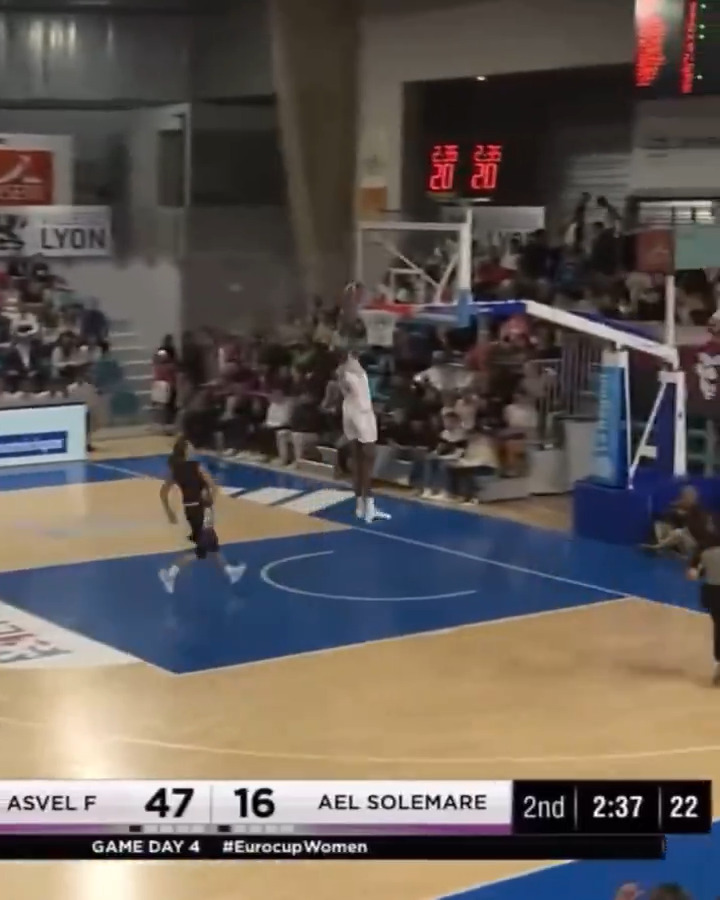 🟡🔵 Fenerbahçe Kadın Basketbol Takımı'nın artık smaç vurabilen bir oyuncusu var! Dominique Malonga 💪